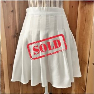 ROMWE White Pleated Skirt Sz.SM